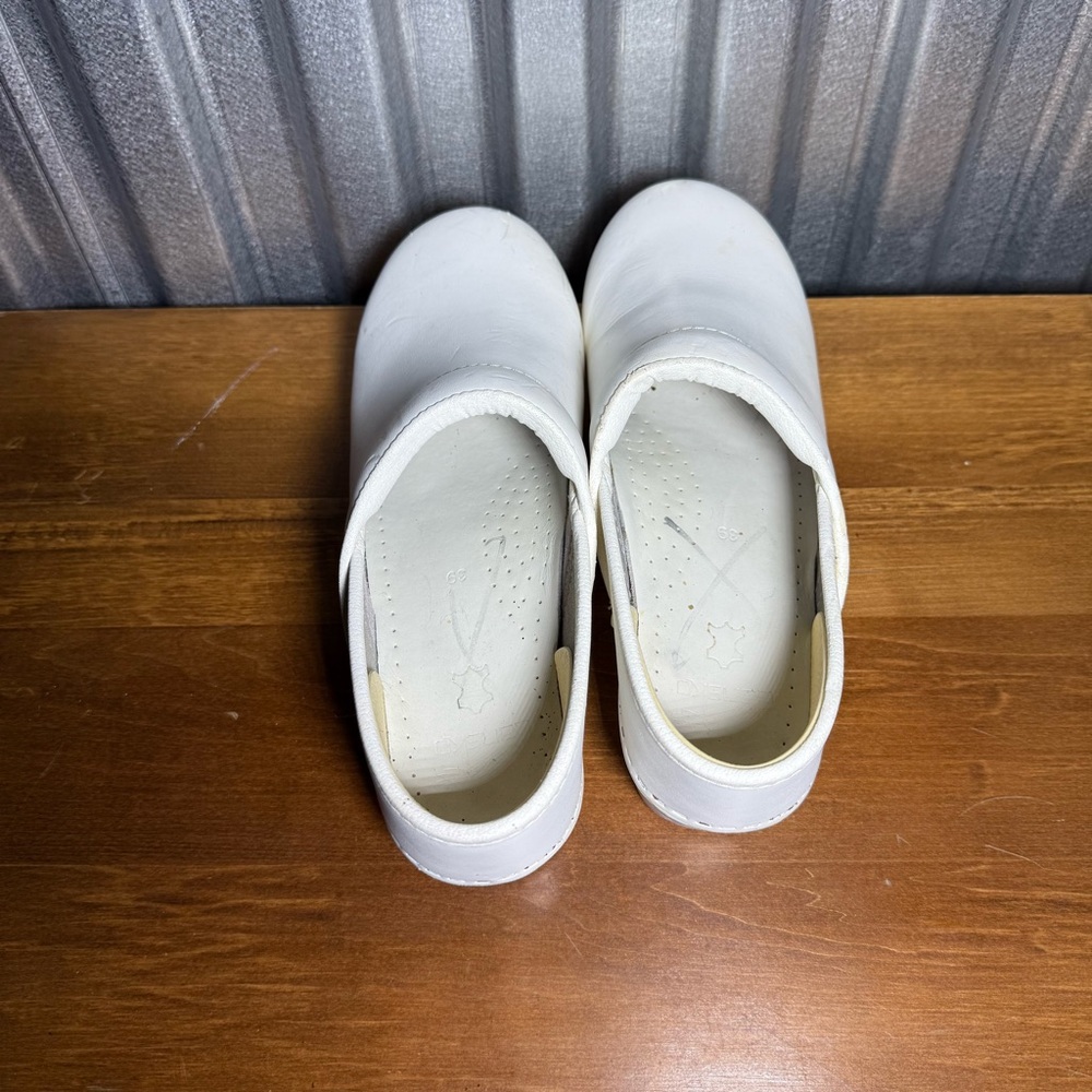 White Leather Dansko Clogs Size 39 New With Defects, No Box, Professional, Nurse - Picture 9 of 12